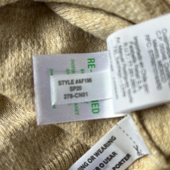 J Crew 3 button long sleeve Men’s medium sweater, 100% cotton, light beige/cream - Picture 8 of 10